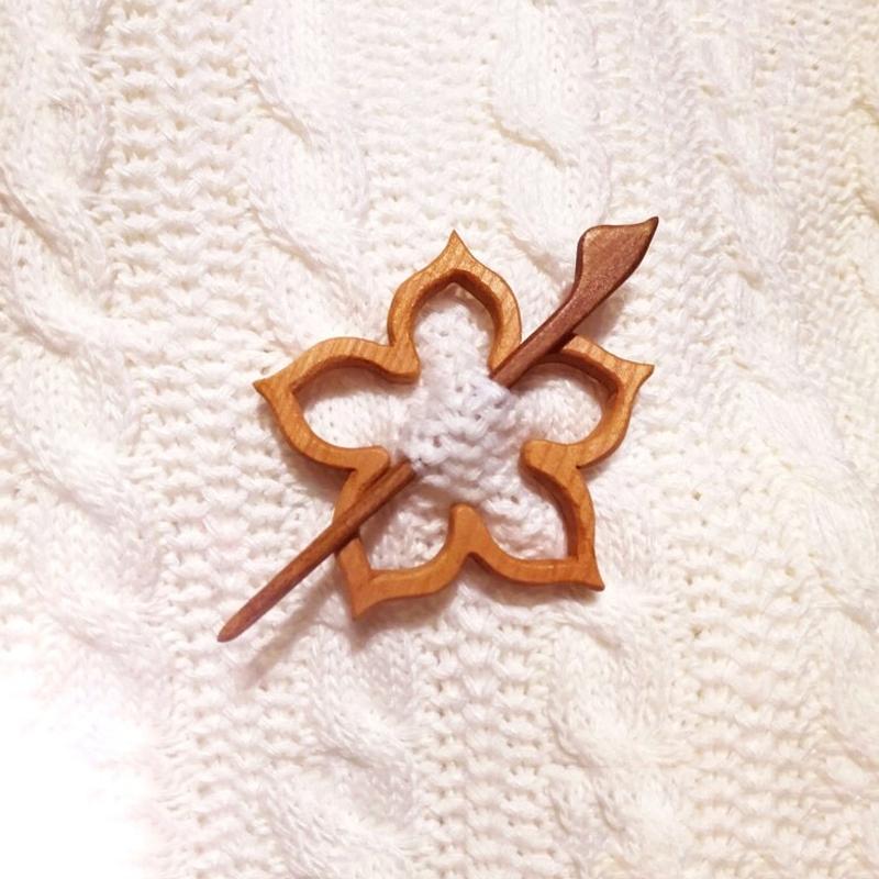 Brooch Pin with Wooden Animal Pattern